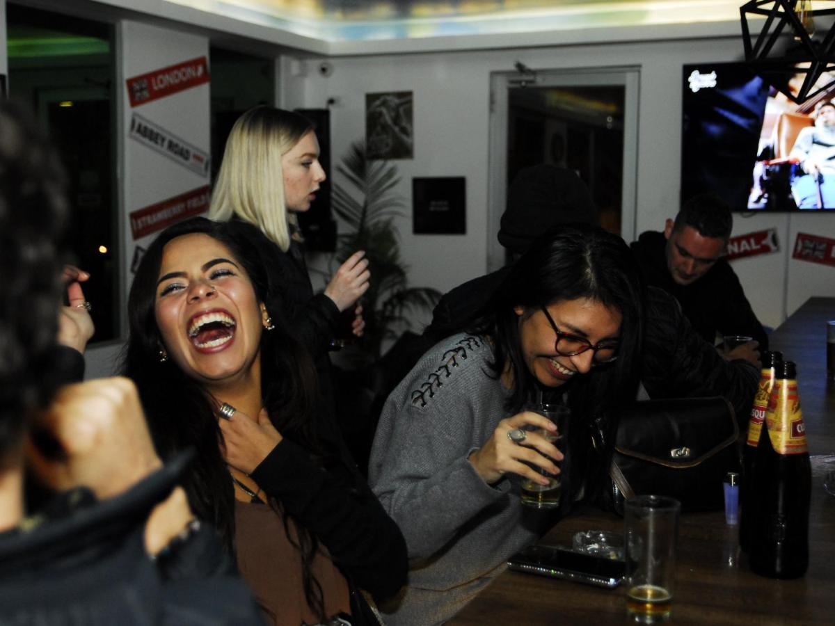 Alpes Lima Kennedy Hostel Екстер'єр фото