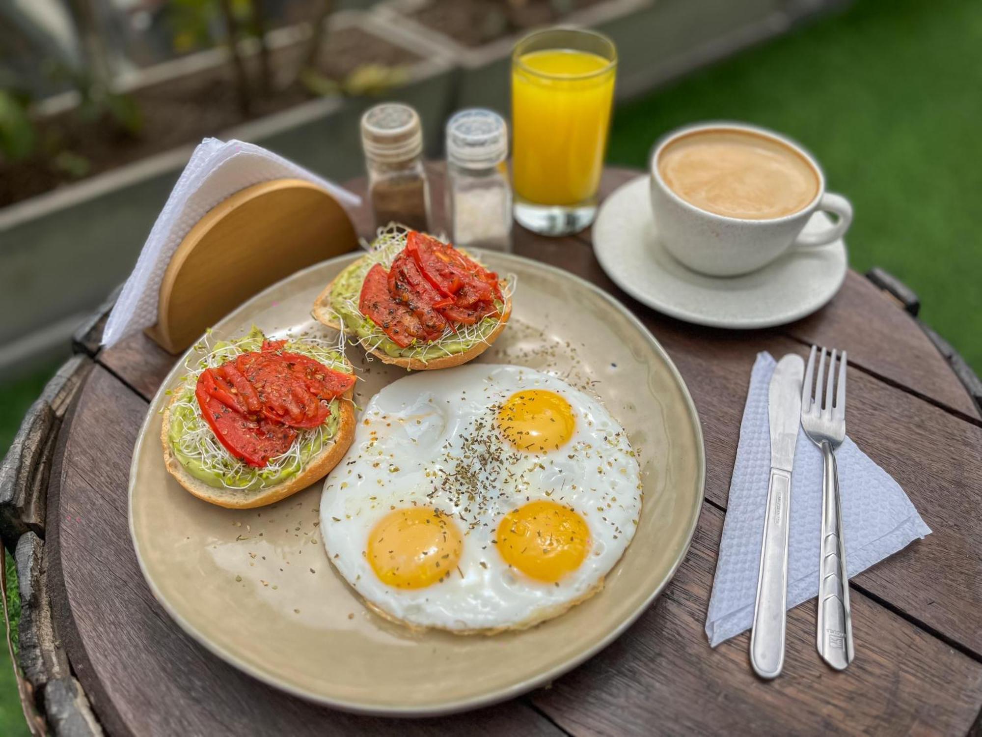 Alpes Lima Kennedy Hostel Екстер'єр фото